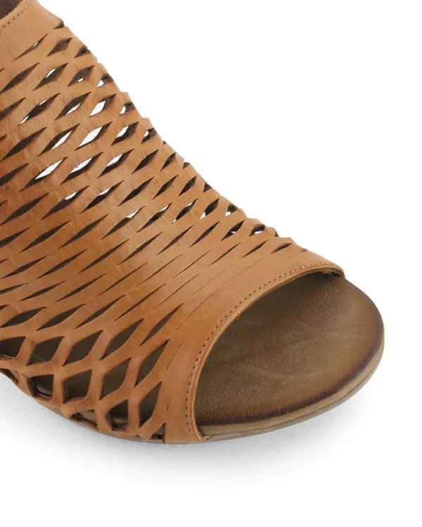 Bueno Ruby Mid Heels Coconut