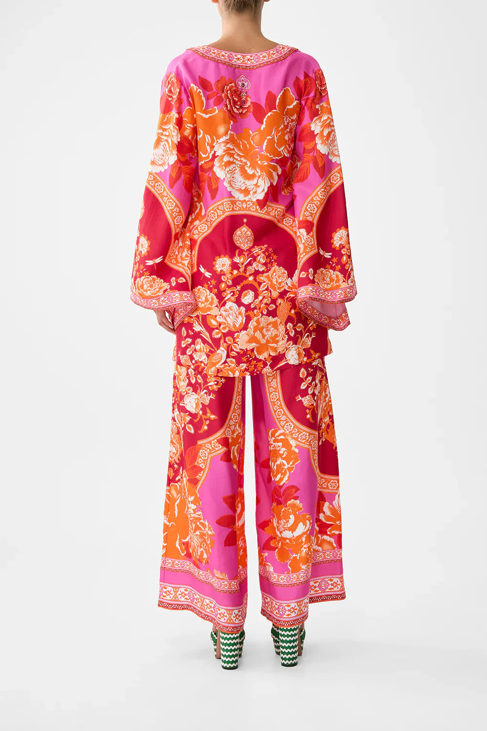 Camilla Tiles of Türkiye Deep V Neck Hardware Short Kaftan