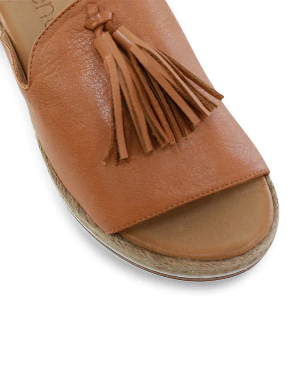 Bueno Augie Flat Sandals - Coconut