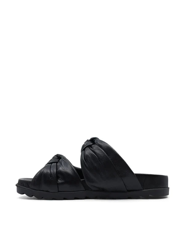 Bueno Nola Flat Sandals Black